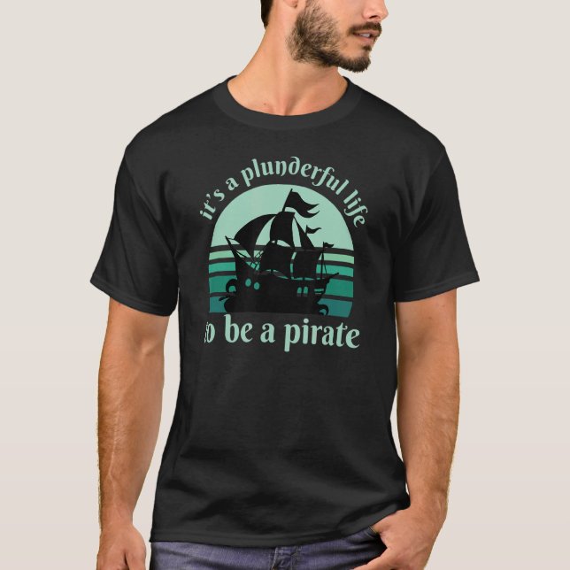 Pirate Plunderful Life Sprichwort T-Shirt (Vorderseite)