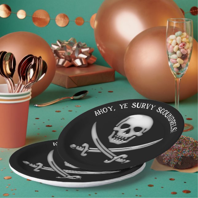 Pirate Skull and Sword Crossbones Pappteller (Multi)