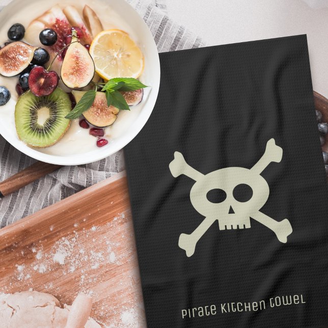 Pirate Skull und Crossbones Schwarzes Küchentuch (Yarr! Add yer name to this cute skull and crossbones kitchen towel.)