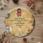 Pirate Themed Birthday Party Pappteller<br><div class="desc">Ahoy, Mateys! Set dein Party mit unseren Pirate Themed Birthday Party Paper Tellern für ein köstliches Fest! Diese robusten Teller sind perfekt, um Ihren Lieblingspferd zu genießen, von begrabenen Schatznuggets bis hin zu Algensalat. Mit einem kühnen Piratendesign mit Schädel und Kreuzknochen, Schatzkarten und einem verwitterten Pergament-Hintergrund fügen sie Ihrem Tischumfeld...</div>