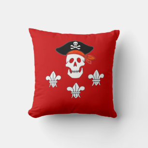 PIRATENFLAGGE, PIRATHAT UND DREI LILIEN KISSEN
