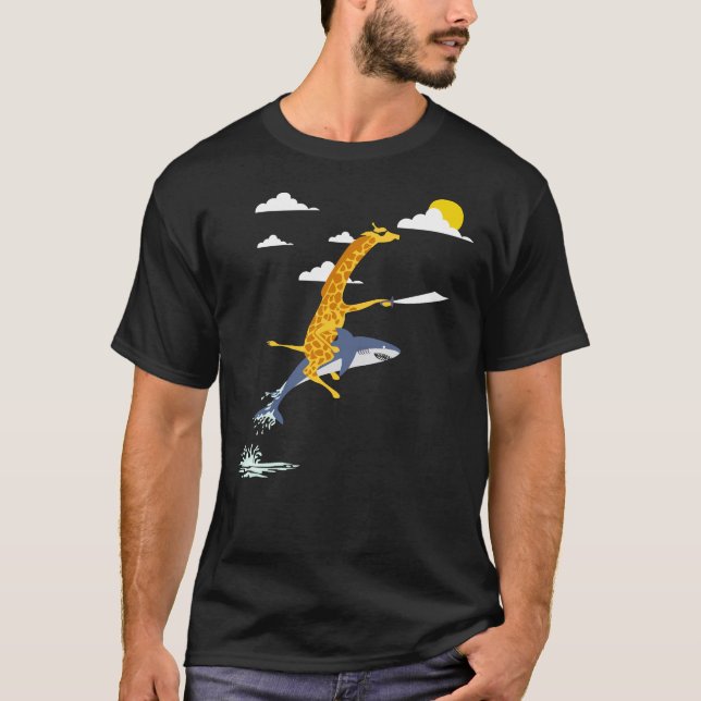Piratengiraffe auf Haien T-Shirt (Vorderseite)