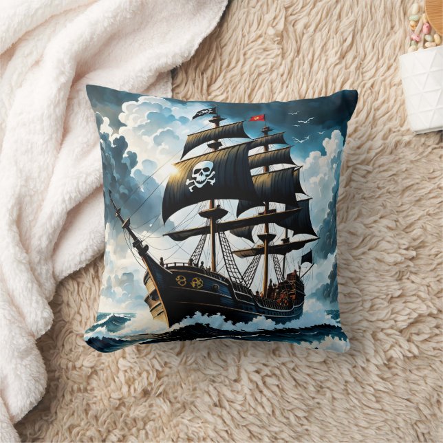 Piratenschiff, das durch Sturmgewässer segelt Kissen (Decke)