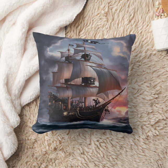 Piratenschiff, das in der Dämmerung durch Sturmgew Kissen (Decke)