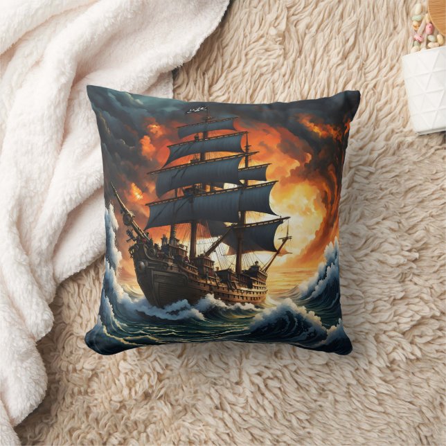 Piratenschiff kämpft Sturmsee bei Sonnenuntergang Kissen (Decke)