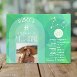 Pisces Zodiac Astrologie Foto Custom Birthdate Postkarte<br><div class="desc">Personalisieren Sie diese Zodiakarte mit Foto, Geburtsdatum und Namen. Ein individuelles Geburtstagsdesign mit dem Tierkreiszeichen - Pisces - plus Persönlichkeitsmerkmalen, Informationen und Konstellation. Eine mystische hellgrüne und aquamarine Farbkombination, die mit Pisces assoziiert ist, ist das Hauptdesign hinter allen Zodiac-Details. Ein tolles Geschenk für einen Freund oder einfach nur "Sie" feiern!...</div>