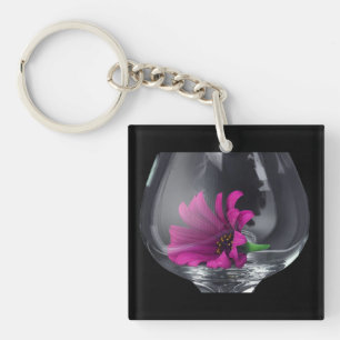 Pissenlit rose en gros plan dans un verre à vin