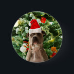 Pitbull Dog Christmas Tree Ornaments Snowman Button<br><div class="desc">Pitbull Hund Weihnachtsbaumschmuck Schneemann Doormat.Niedlich Pitbull Hund mit Weihnachtsbaumschmuck Schneemann im Hintergrund.</div>