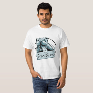 Pitbull libre embrasse le T-shirt de pitbull