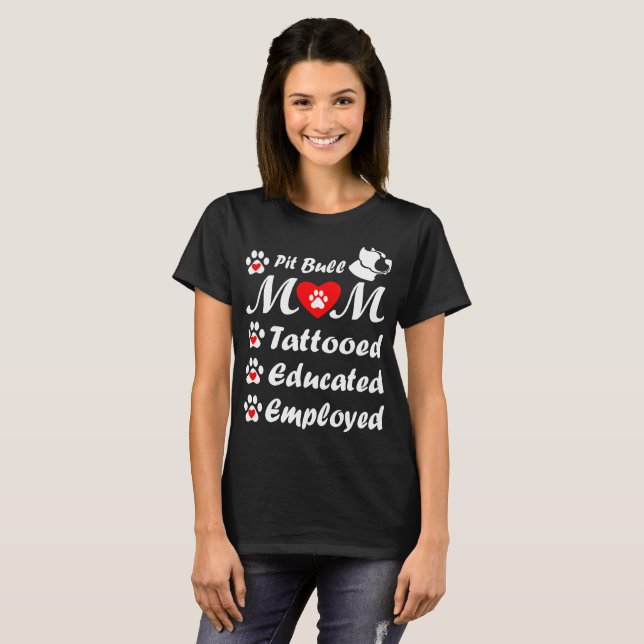 Pitbull Mama tätowierter erzogener eingesetzter T-Shirt (Vorne ganz)