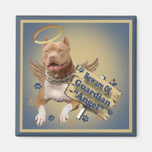 Pitbull passen von den Schutzengel-Geschenken auf Magnet