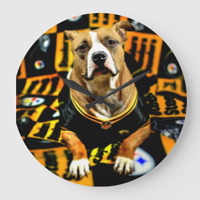 Pitbull Rescue Dog Football Fanatic Große Wanduhr (Vorderseite)