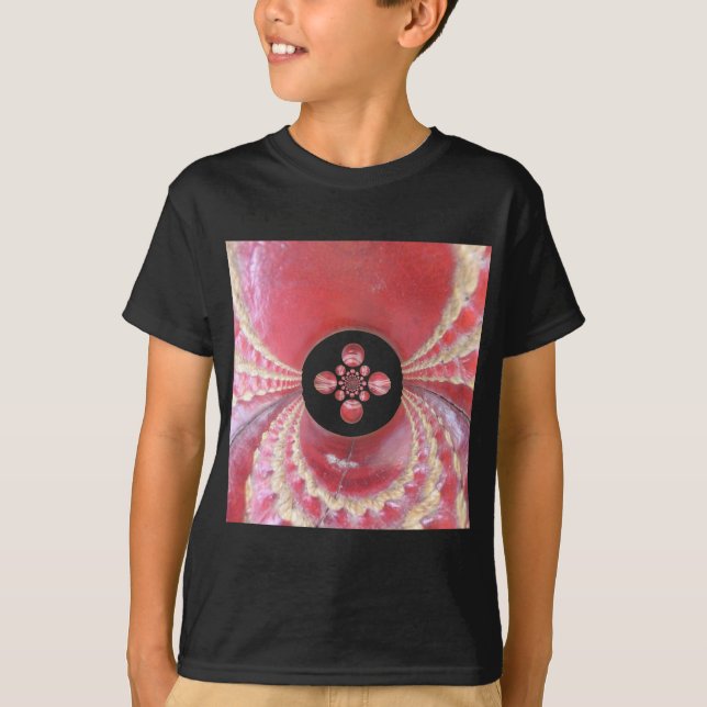 Pitch Kaleidoskop: Cricket Balls The Game's Heart T-Shirt (Vorderseite)