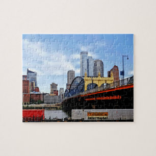 Pittsburgh PA - Bahn by Smithfield St Bridge