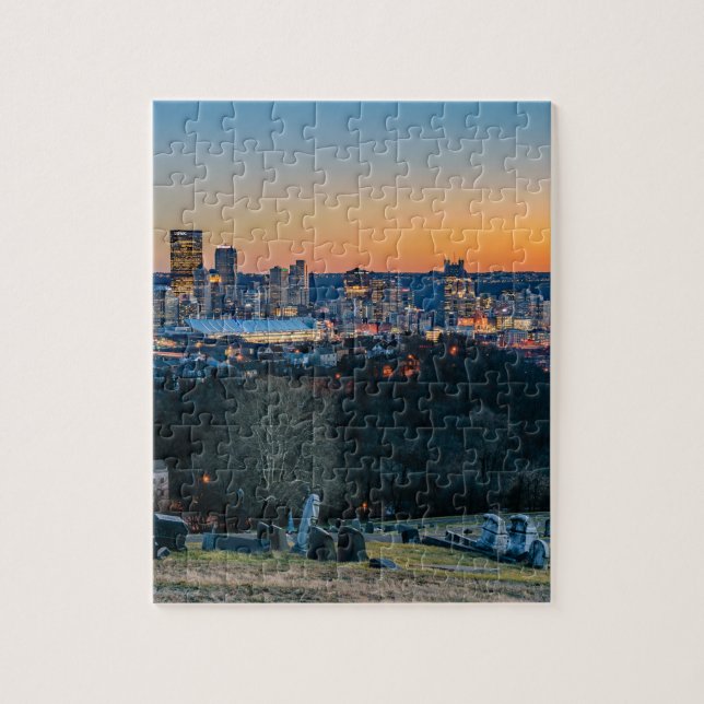 Pittsburgh-Skyline am Sonnenuntergang (Vertikal)