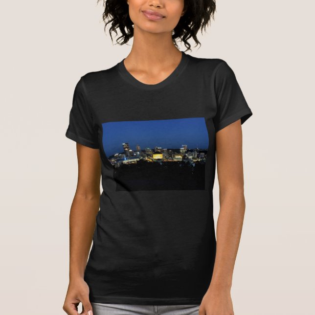 Pittsburgh-Skyline an der Dämmerung T-Shirt (Vorderseite)