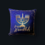 PixDezines Happy Hanukkah|Temple Menorah Kissen<br><div class="desc">PixDezines Happy Hanukkah|Temple Menorah mit einem herausnehmbaren Hintergrund. Copyright © 2008-2018 PixDezines.com™ und PixDezines™ auf Zazzle.com. Alle Rechte vorbehalten.</div>