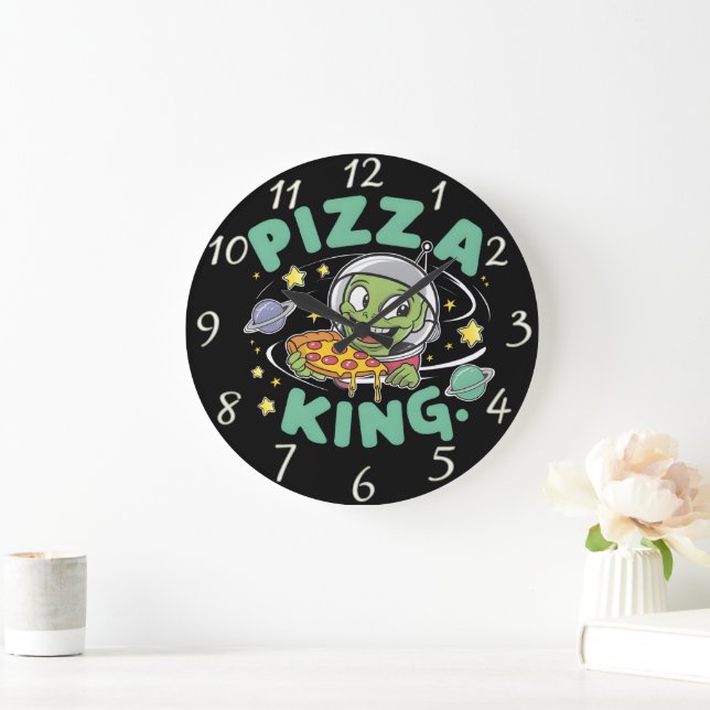 Pizza Royalty: Cartoon Charakter Holds Pizza King Große Wanduhr (Zuhause)