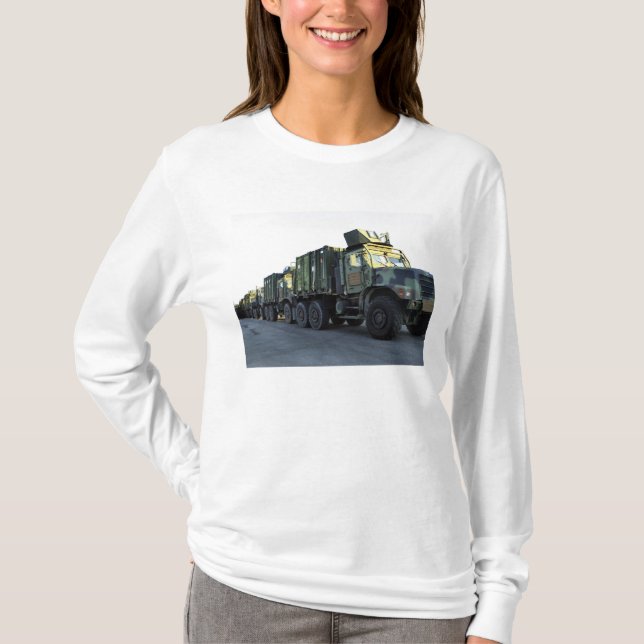 Pkw sitzen am Pier in Morehead City T-Shirt (Vorderseite)
