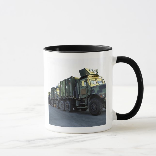 Pkw sitzen am Pier in Morehead City Tasse (Rechts)