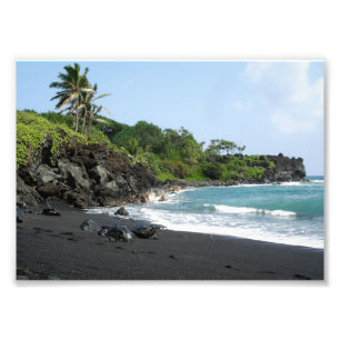 Plage de sable noir volcanique sur Hawaii photo pr