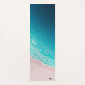 Plage et tapis de yoga d'océan