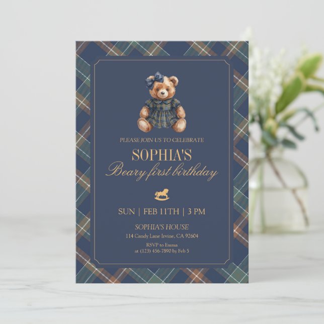 Plaid Girl Teddy Navy Tartan Bear 1st Birthday Einladung (Stehend Vorderseite)