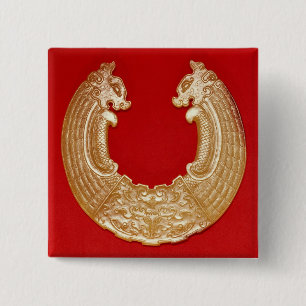 Plakette mit zwei Drachen und einer TAO-Krawatte Button