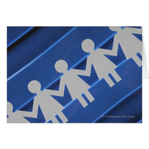 Plan rapproché des poupées à chaînes de papier