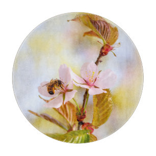 Planche À Découper Abeille Sur Une Fleur De Cerise