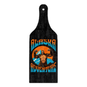 Planche À Découper Aventure rétro Sasquatch de montagne en Alaska