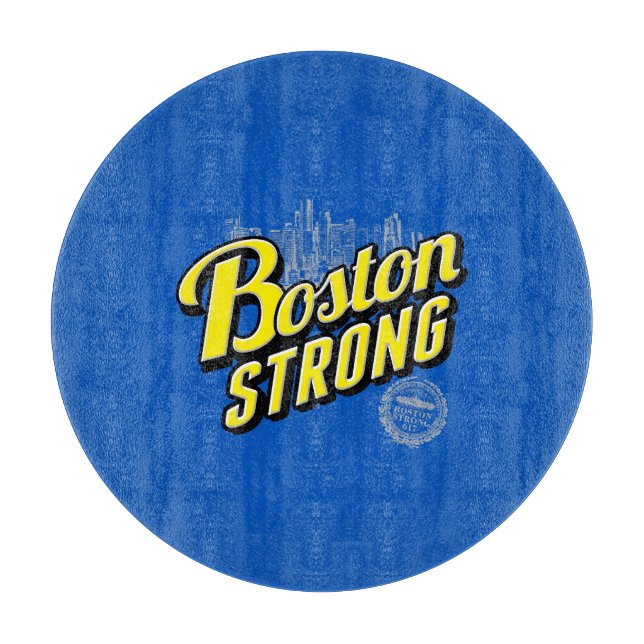 Planche À Découper Boston Strong sur un décor bleu (Devant)