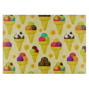 Planche À Découper Caricature colorée sur le cône de glace