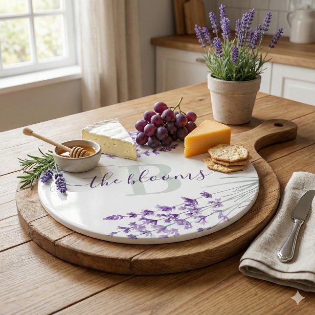 Planche À Découper Carte de découpe monochrome (This beautiful watercolor lavender personalized cutting board would make a great gift! )