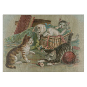 Planche À Découper Chatons victoriens vintage jouant dans un panier à