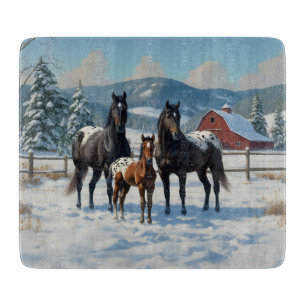 Planche À Découper Chevaux Appaloosa noirs sur une ferme en hiver