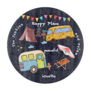 Planche à découper de camping rétro amusant. Libel