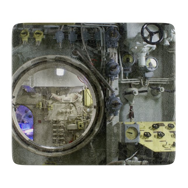 Planche À Découper écoutille sur un ancien sous-marin rétro (Devant)