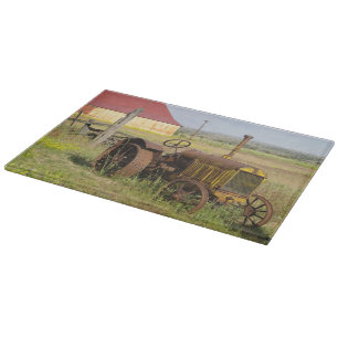 Planche À Découper États-Unis, Oregon, Shaniko. Tracteur ancien rouil