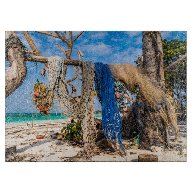 Planche À Découper Filets de pêche séchant sur la plage (Devant)