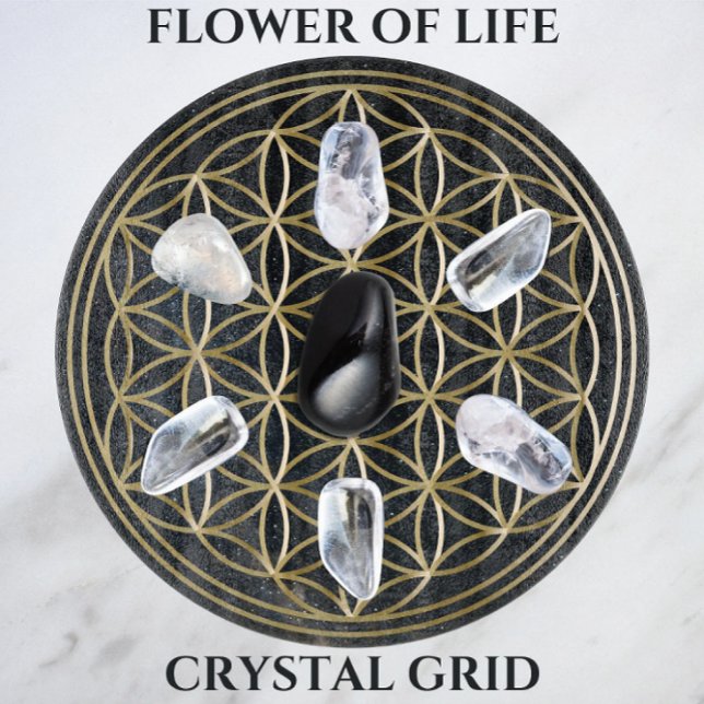 Planche À Découper Fleur de vie Golden Crystal Grid en Cosmos (Flower of Life Crystal Grid by Awakening Graphics. Crystals set up for a protection grid.)
