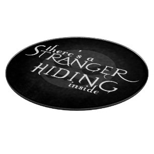 Planche À Découper Il y a un étranger