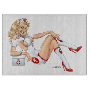 Planche À Découper Infirmière blonde dans l'uniforme tirant vers le
