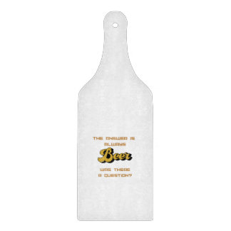 Planche À Découper La réponse est toujours la bière sur un
