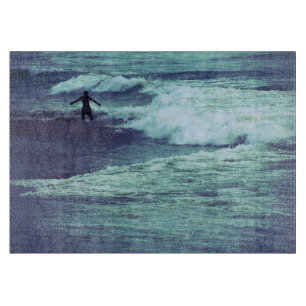 Planche À Découper L'homme sur les vagues