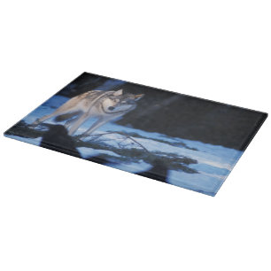 Planche À Découper loup gris, Canis lupus, dans les contreforts