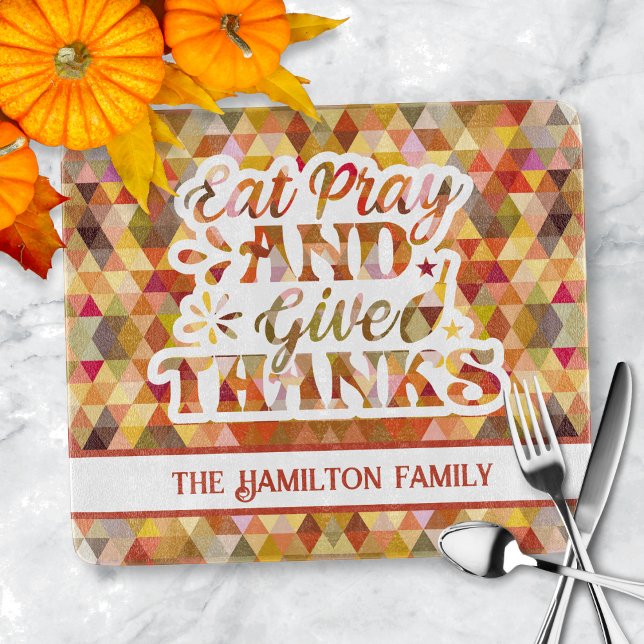 Planche À Découper Mange Prière Merci Automne Thanksgiving Typographi (Personalized Family Name  Fall Colors Glass Cutting Board with Eat, Pray, and Give Thanks Typography)