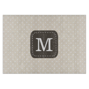 Planche À Découper Monogramme noir Brown sur Arrière - plan beige