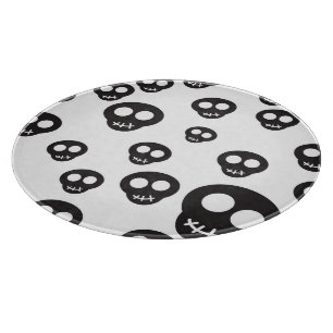Planche À Découper Motif avec les crânes noirs sur le blanc