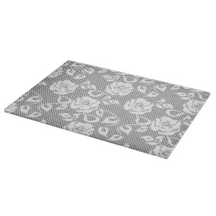 Planche À Découper Motif blanc de dentelle sur l'arrière - plan gris
